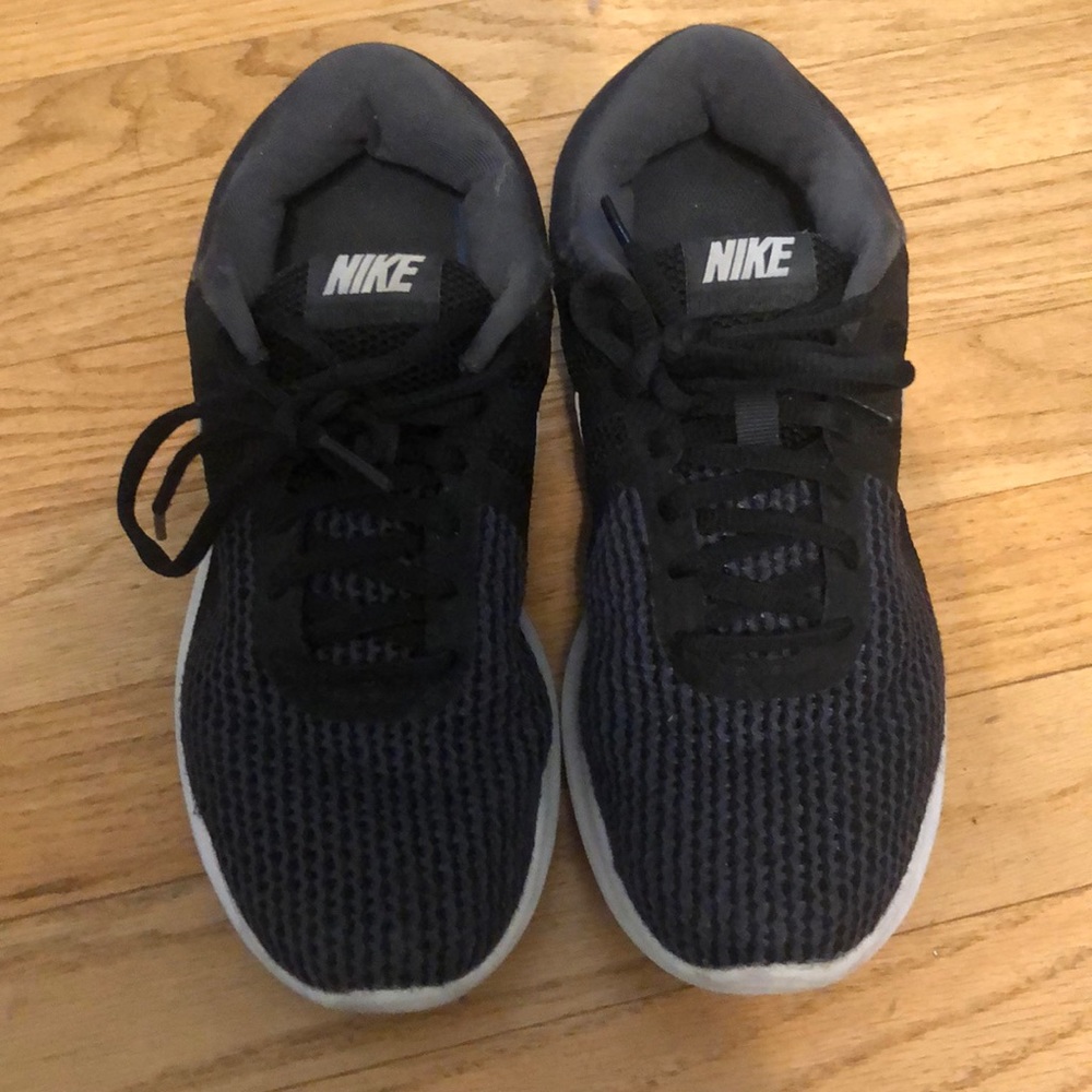 Nike tennis shoes